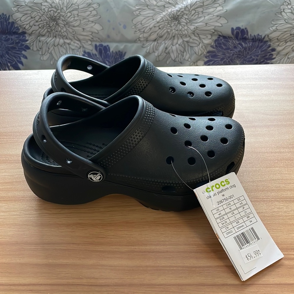 Crocs Women’s Black Classic Platform Clog Size 5
